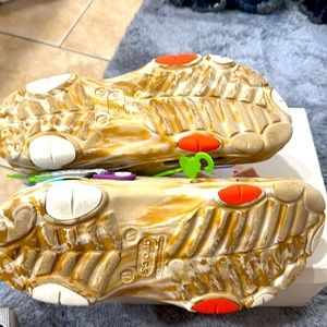 Cinnamon toast crunch crocs in great condition
